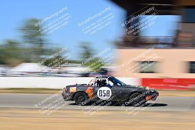 media/Sep-29-2024-24 Hours of Lemons (Sun) [[6a7c256ce3]]/StartFinish (245p-330p)/